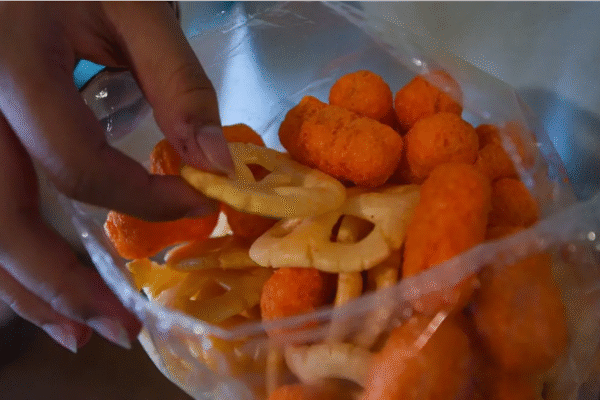 Escuelas podrán defenderse ante la prohibición de vender comida “chatarra”, decide la Corte